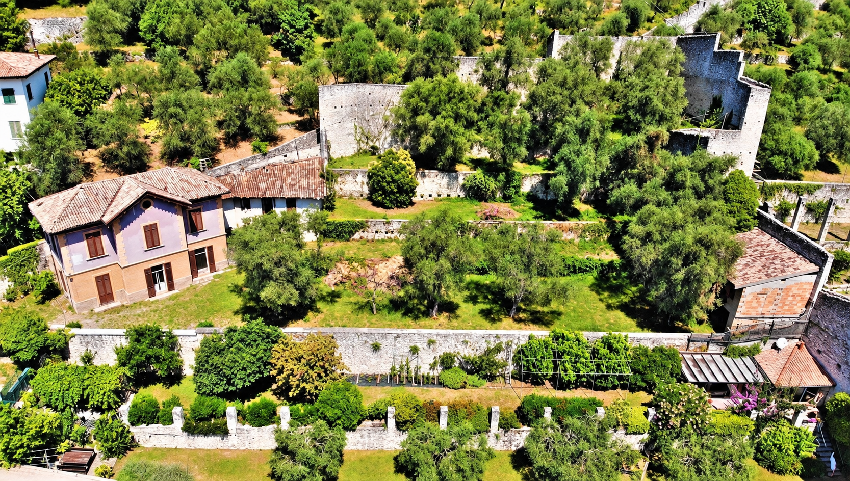 Vista aerea della tenuta e dei terrazzamenti